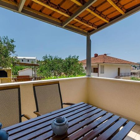 Apartments And Room Maestral Trogir Exterior foto