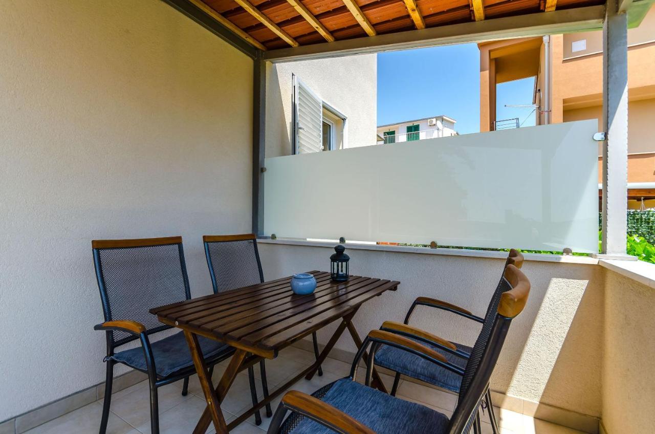 Apartments And Room Maestral Trogir Exterior foto