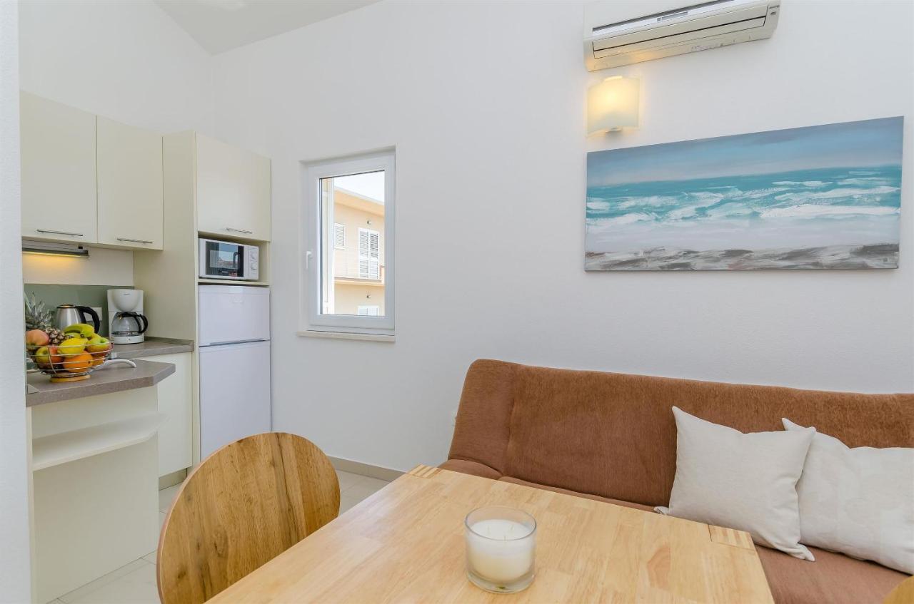 Apartments And Room Maestral Trogir Exterior foto