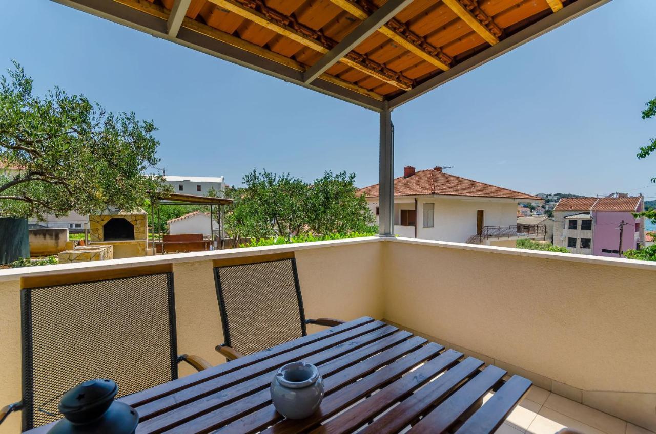 Apartments And Room Maestral Trogir Exterior foto