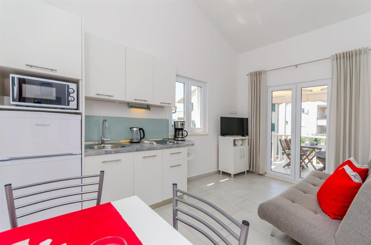 Apartments And Room Maestral Trogir Exterior foto
