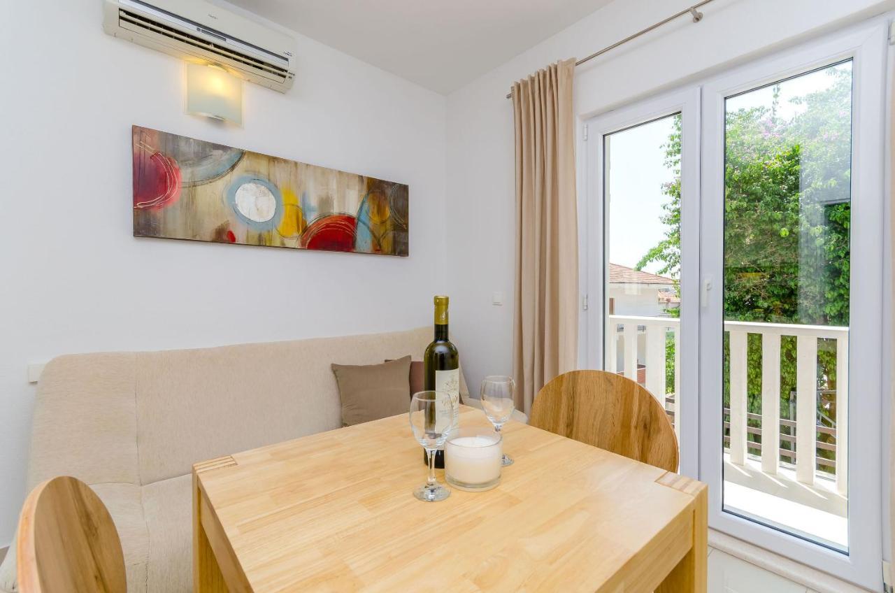 Apartments And Room Maestral Trogir Exterior foto