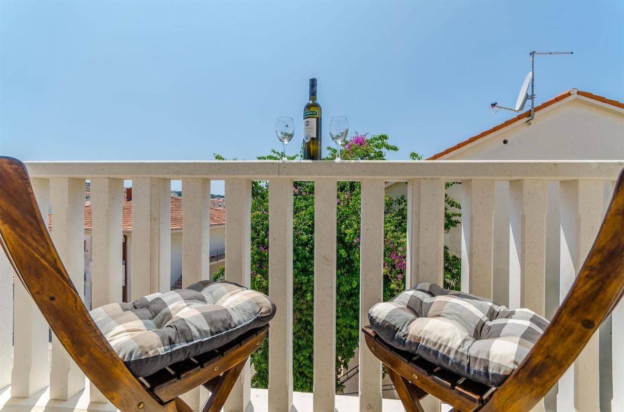 Apartments And Room Maestral Trogir Exterior foto