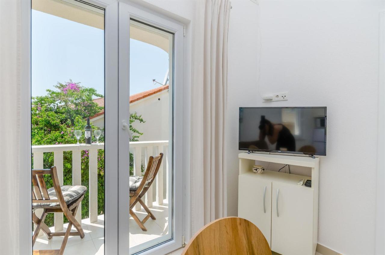 Apartments And Room Maestral Trogir Exterior foto