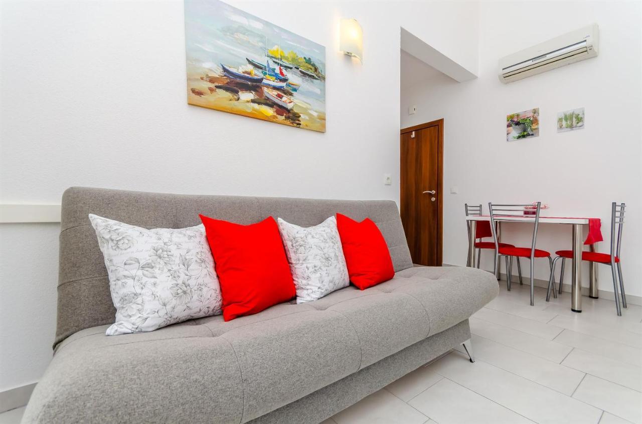 Apartments And Room Maestral Trogir Exterior foto