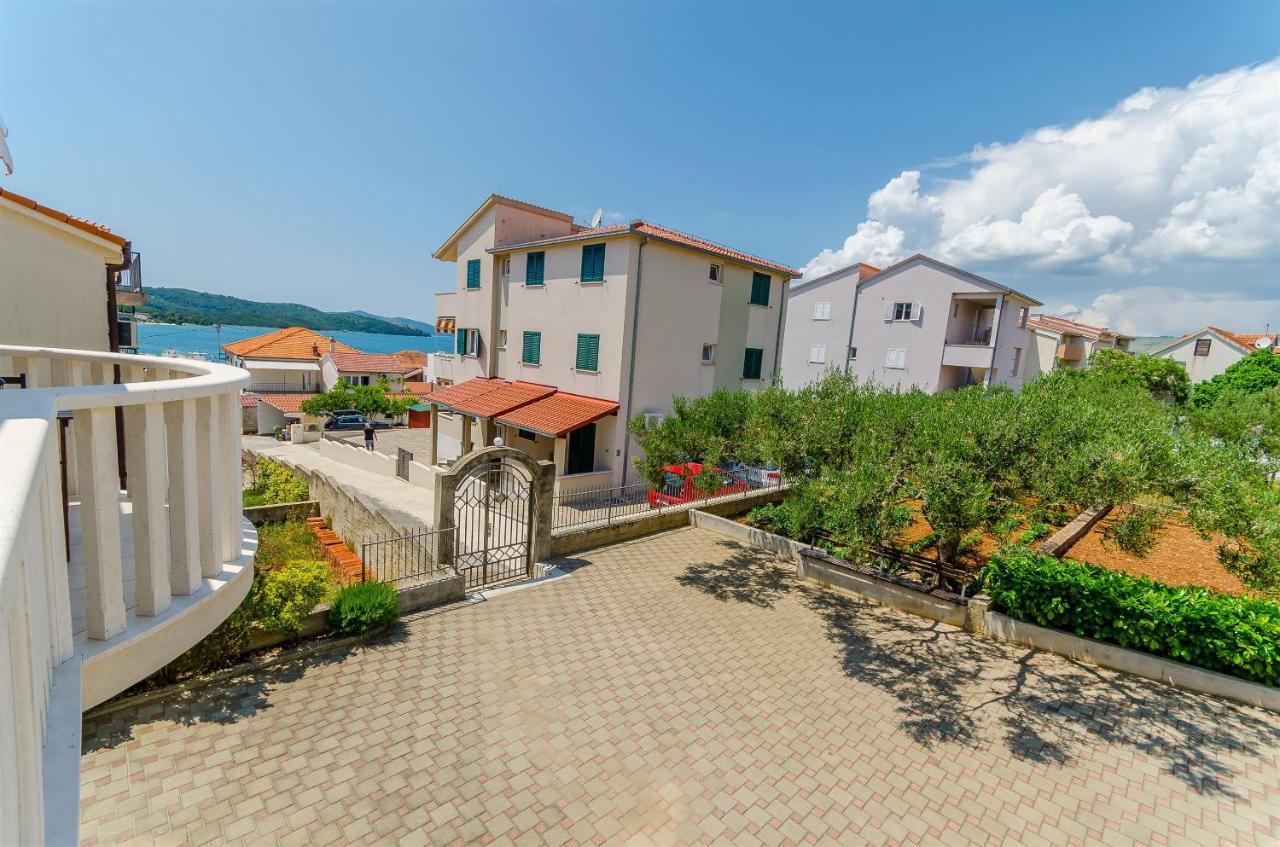 Apartments And Room Maestral Trogir Exterior foto