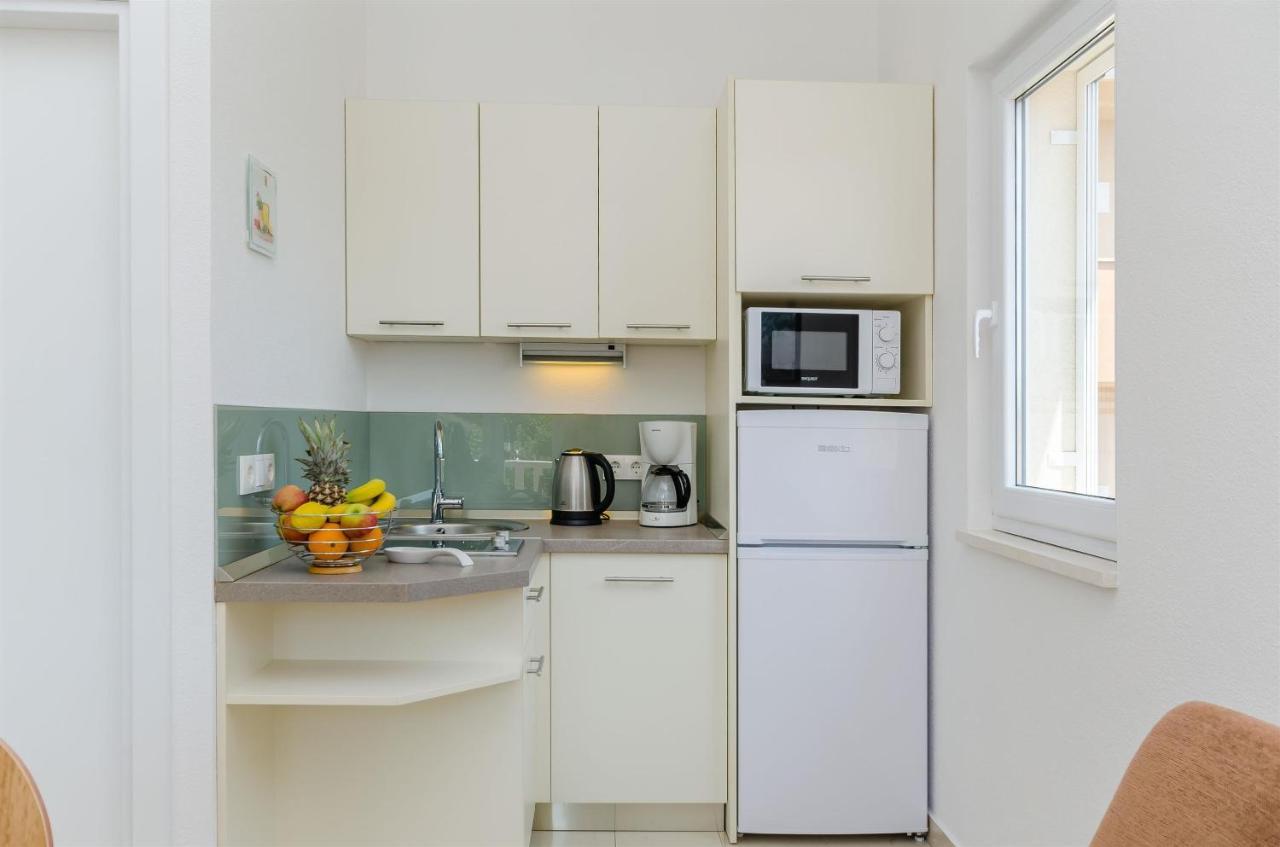 Apartments And Room Maestral Trogir Exterior foto
