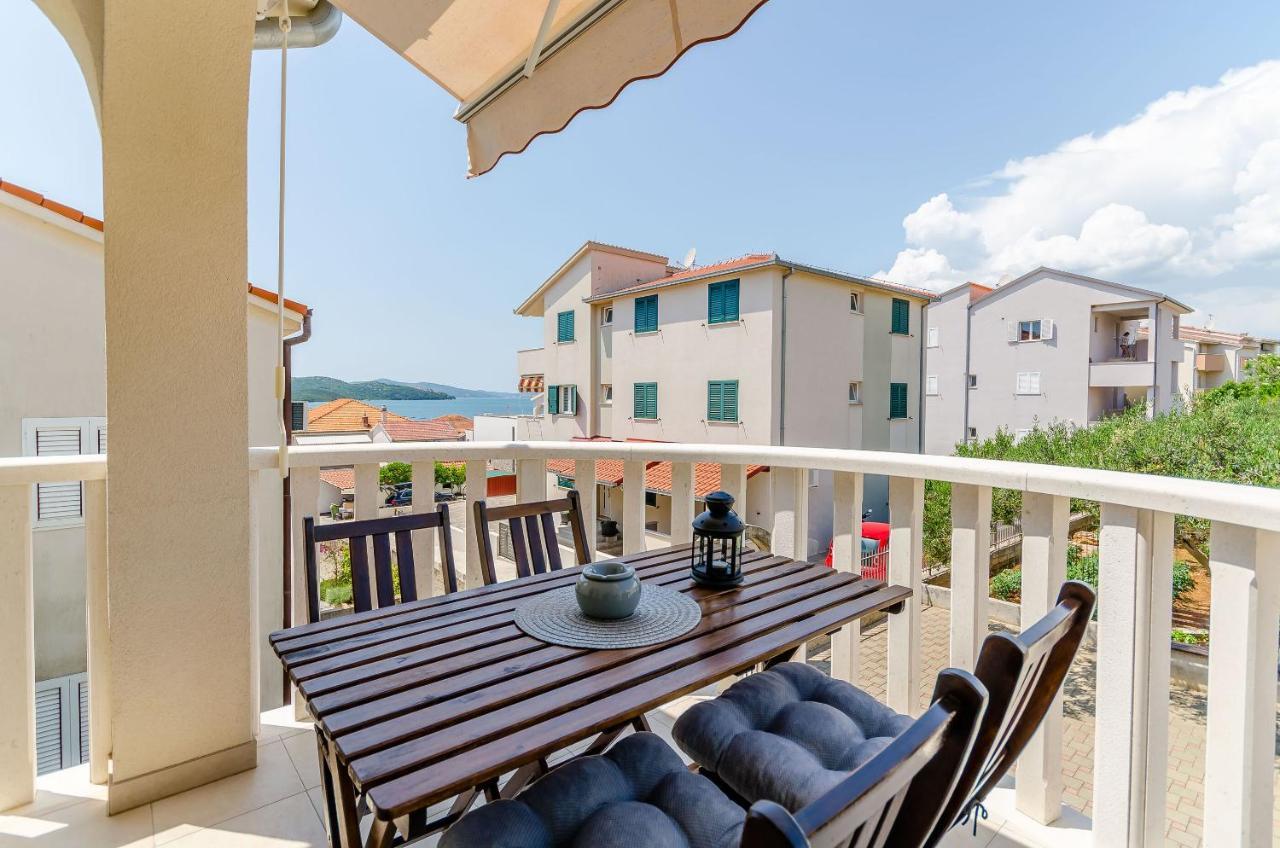 Apartments And Room Maestral Trogir Exterior foto