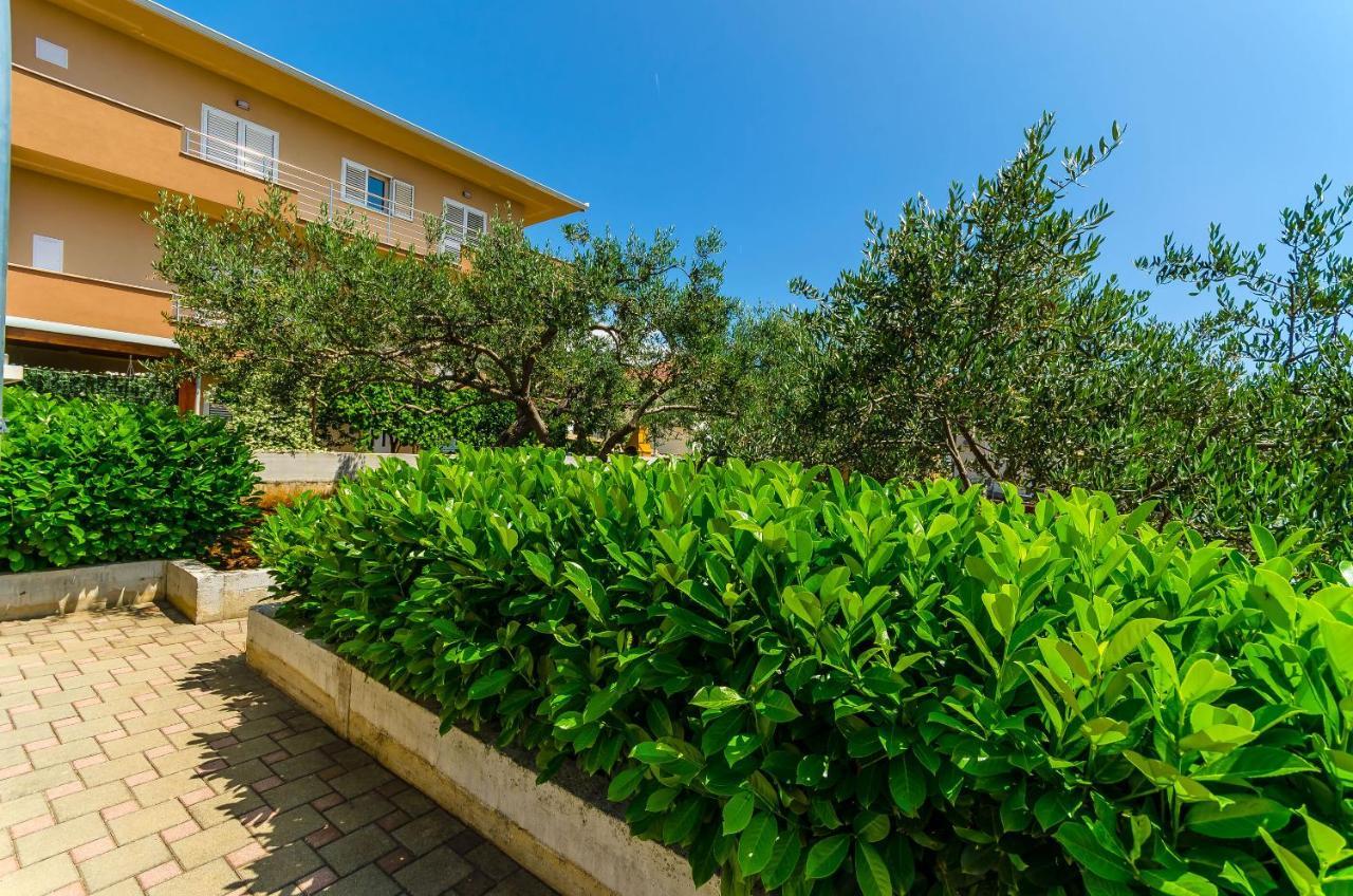 Apartments And Room Maestral Trogir Exterior foto