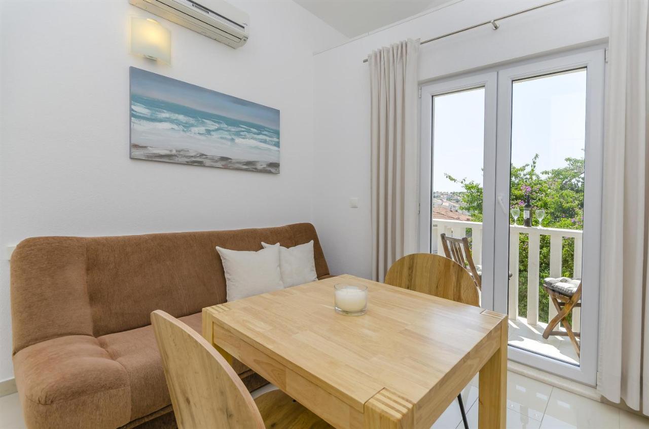 Apartments And Room Maestral Trogir Exterior foto