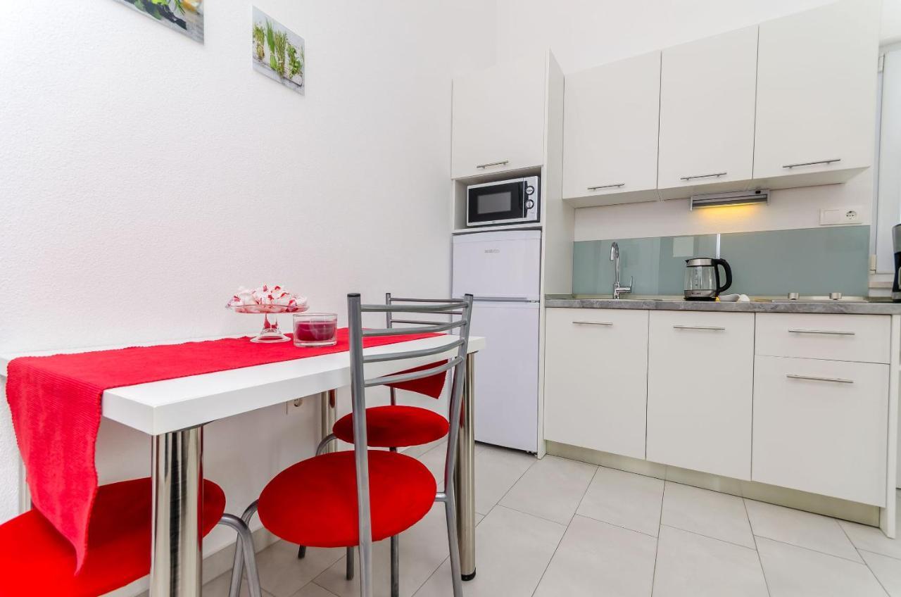 Apartments And Room Maestral Trogir Exterior foto