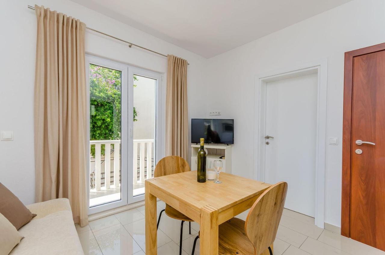 Apartments And Room Maestral Trogir Exterior foto