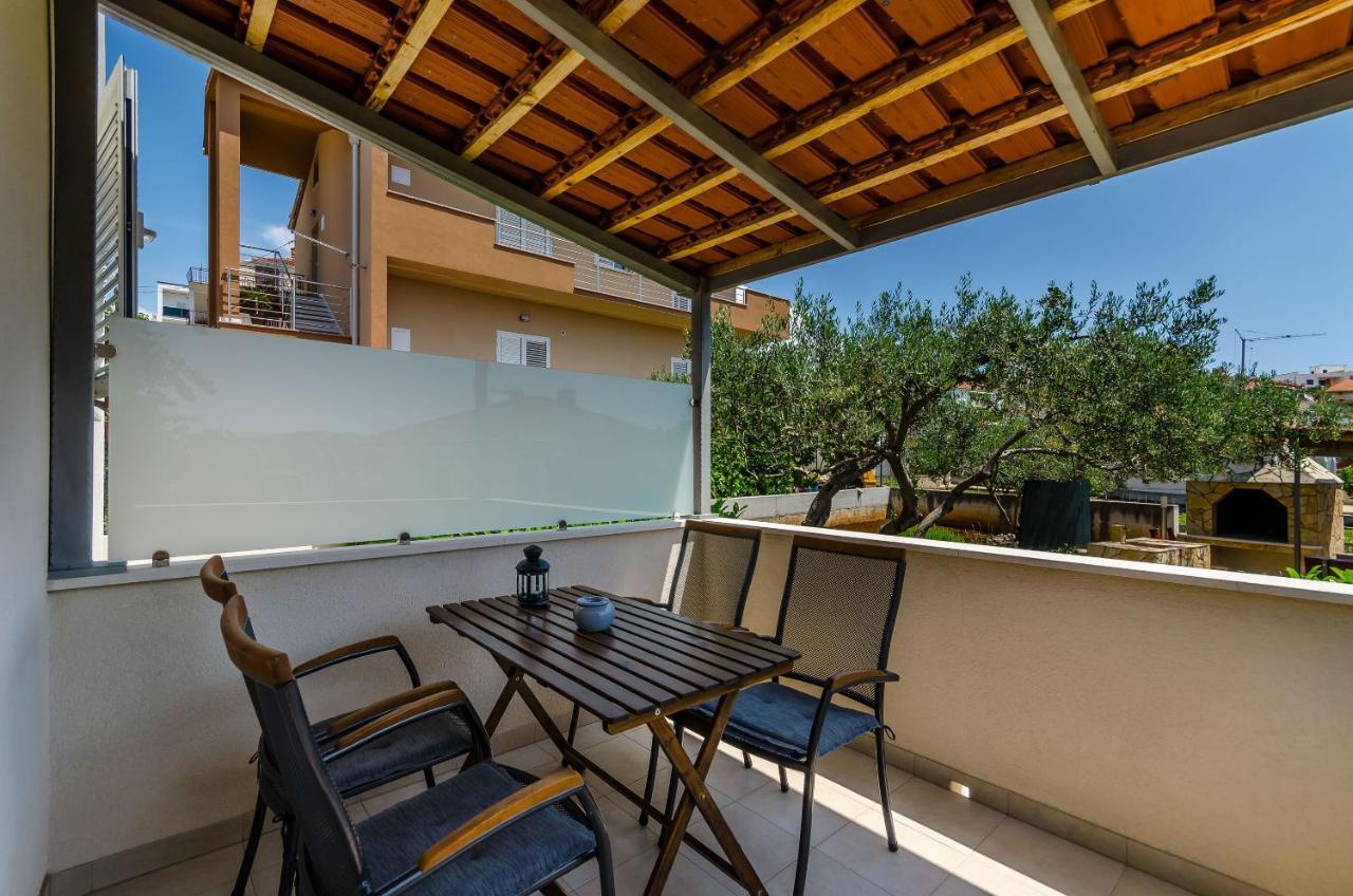 Apartments And Room Maestral Trogir Exterior foto
