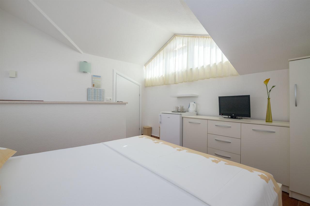Apartments And Room Maestral Trogir Exterior foto
