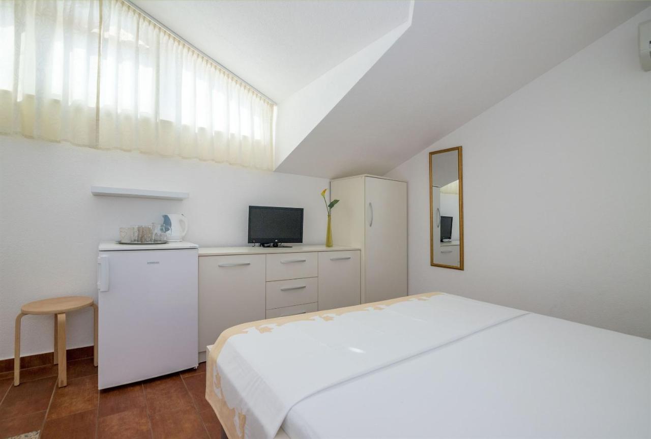 Apartments And Room Maestral Trogir Exterior foto
